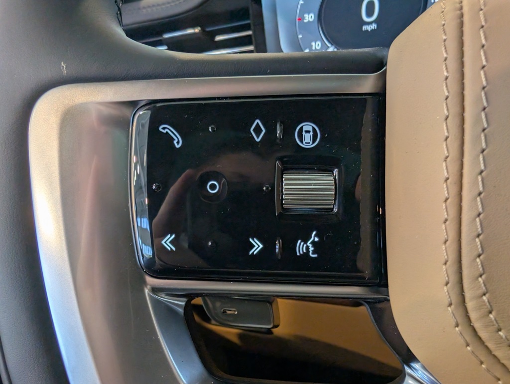 2025 Land Rover Range Rover SE photo 14