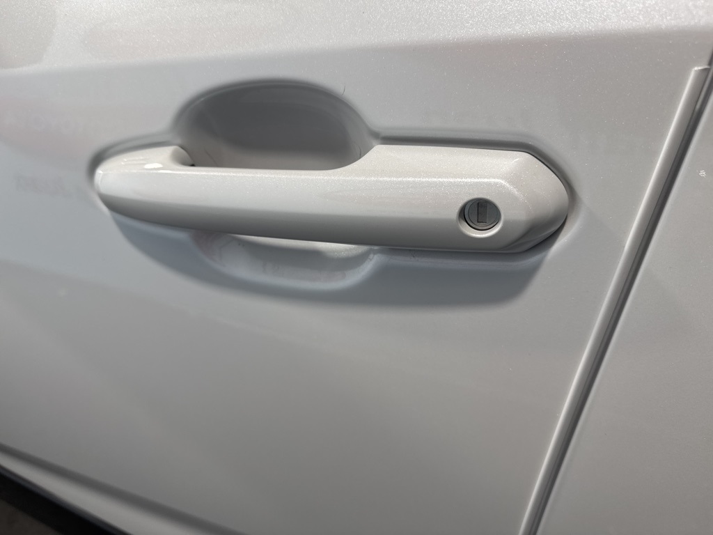 2025 Toyota RAV4 Hybrid XSE photo 16