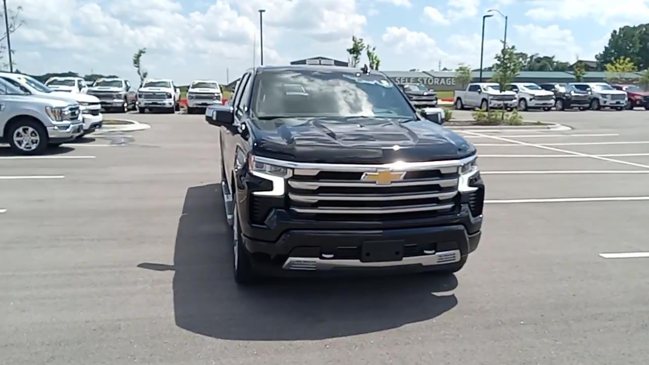 2025 Chevrolet Silverado 1500 High Country photo 3