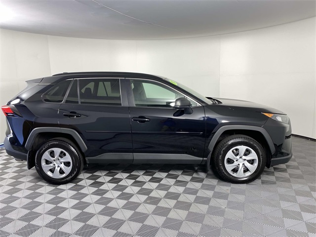 2021 Toyota RAV4 LE photo 9