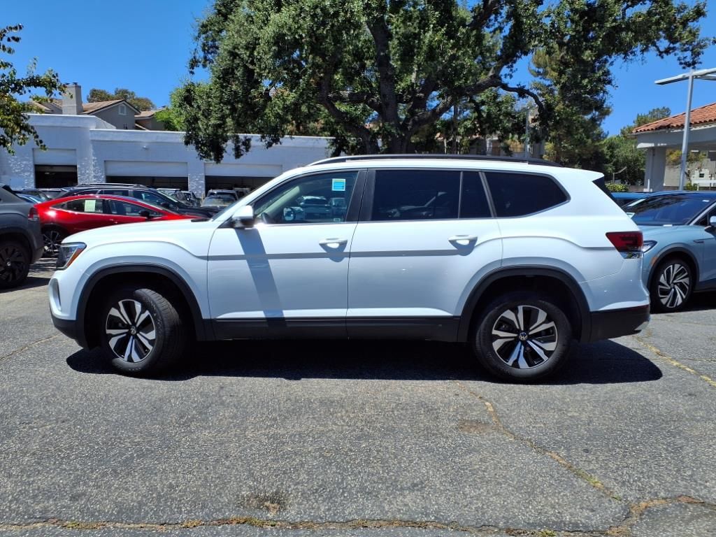 2025 Volkswagen Atlas SE photo 3