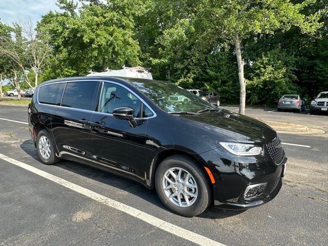 2025 Chrysler Pacifica photo 2