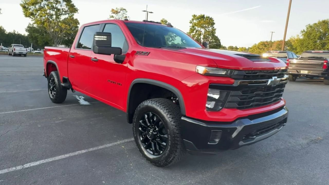 2026 Chevrolet Silverado 2500HD Custom photo 2