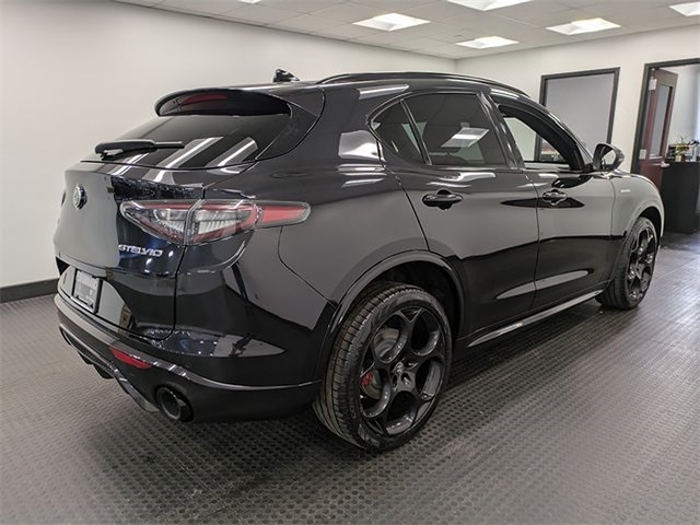 2024 Alfa Romeo Stelvio Ti photo 4