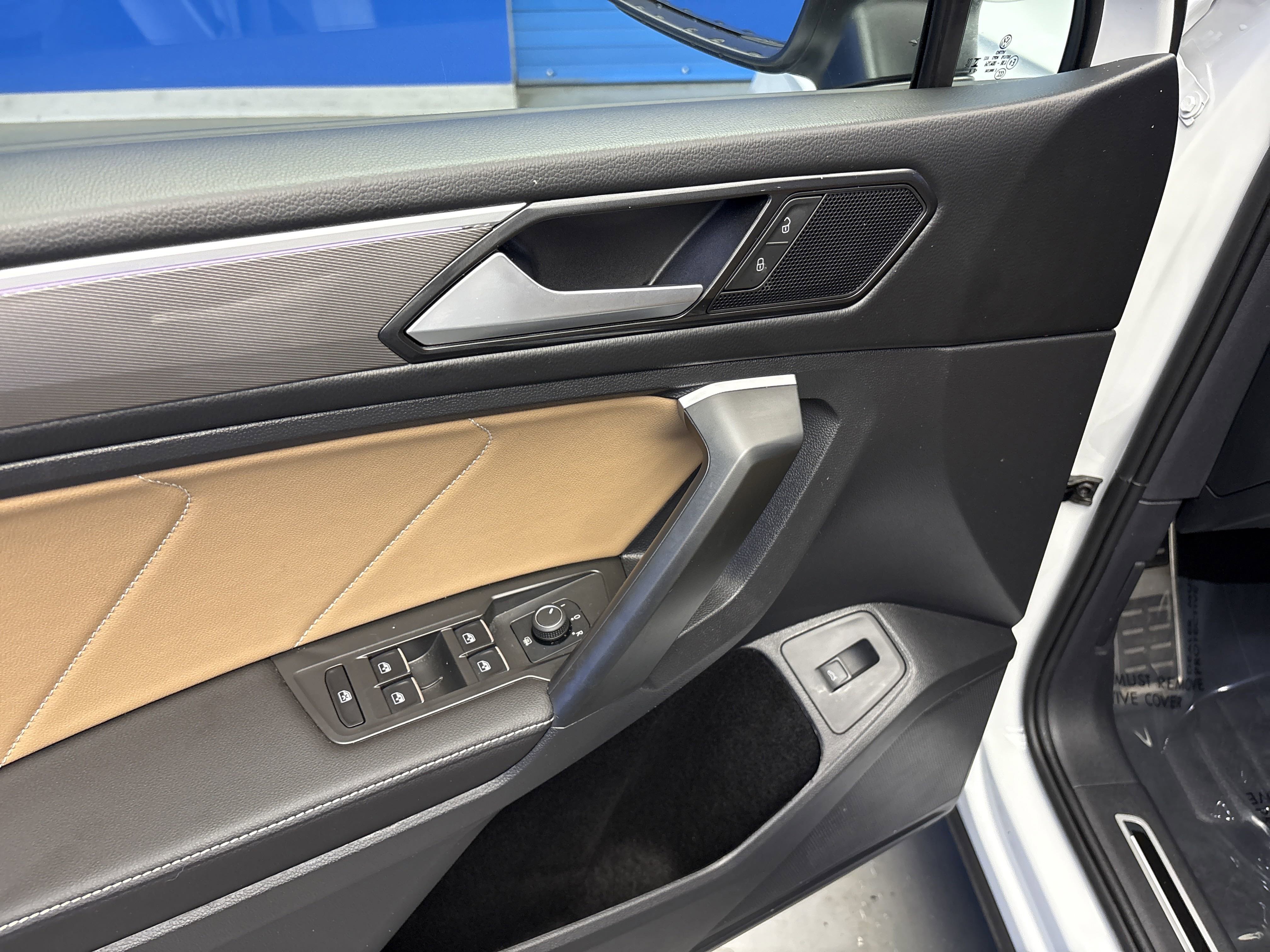 2024 Volkswagen Tiguan SE R-Line Black photo 8