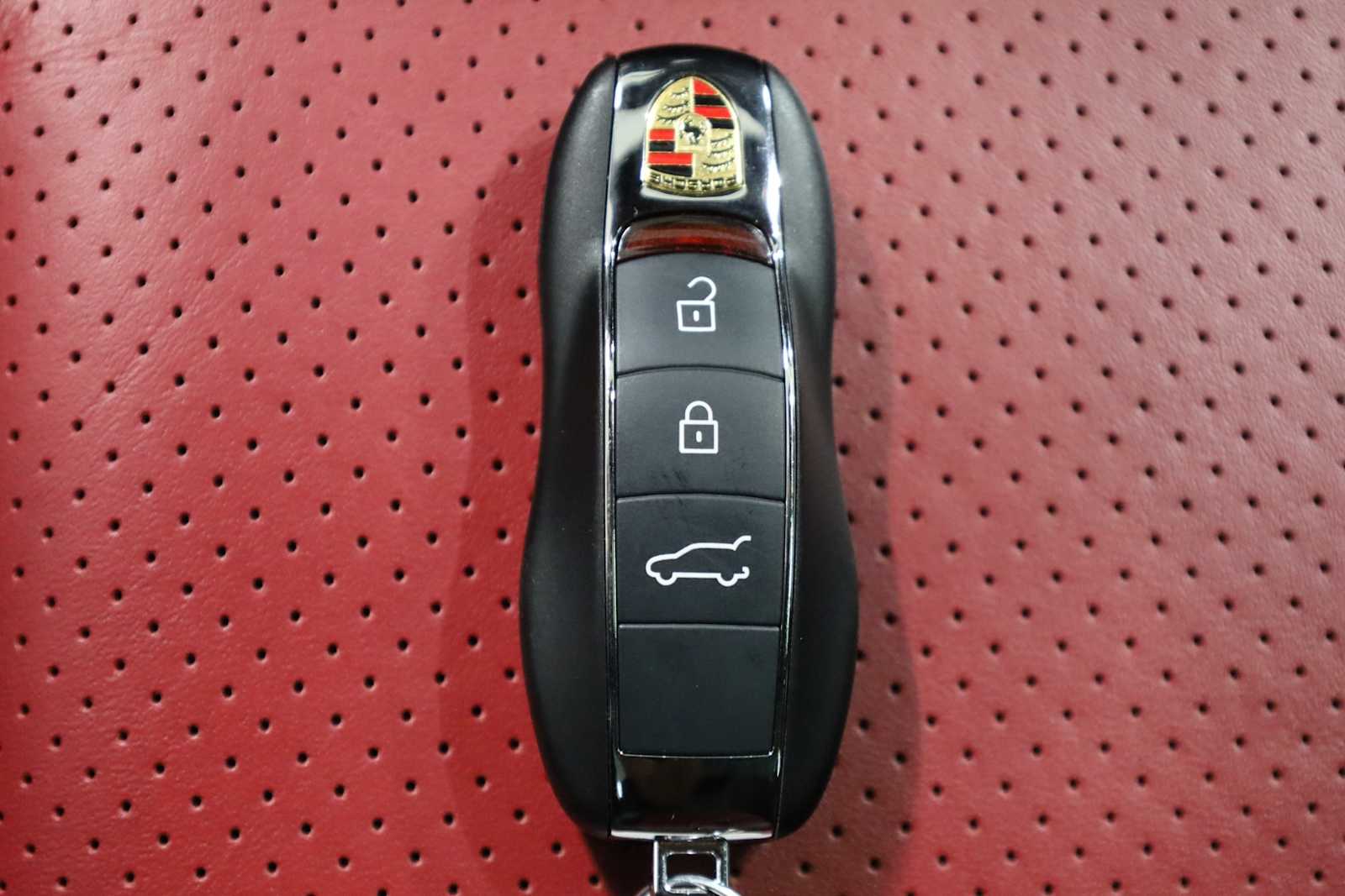 2021 Porsche Macan Base photo 40
