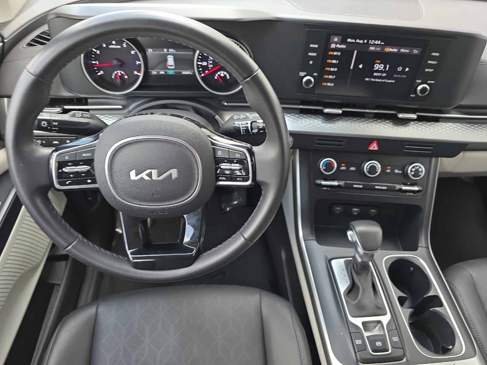 2024 Kia Carnival LX photo 11
