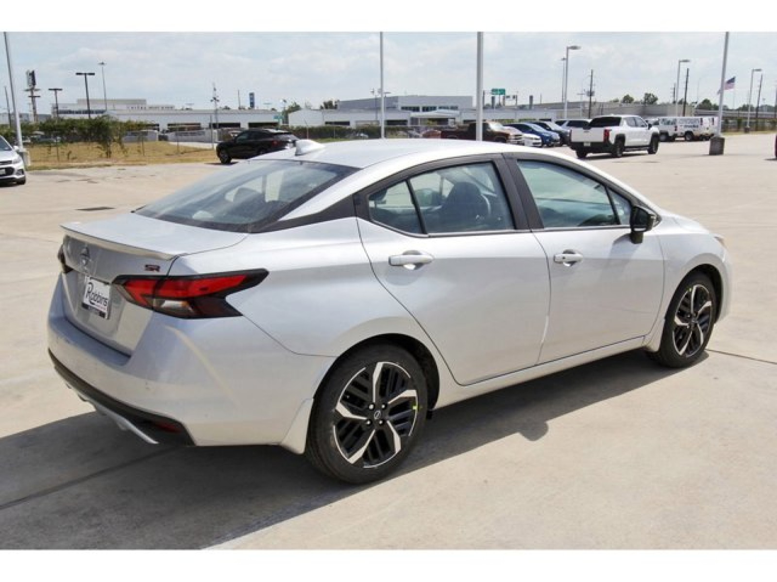 2025 Nissan Versa SR - 4