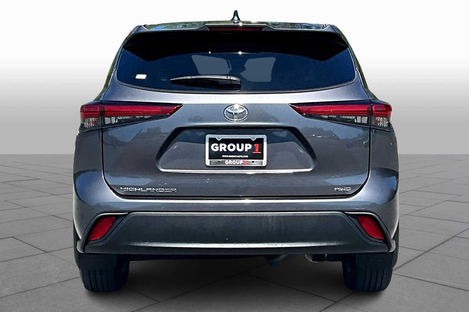 2023 Toyota Highlander L photo 3