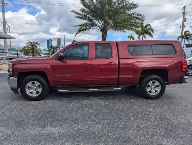 2018 Chevrolet Silverado LT photo 2