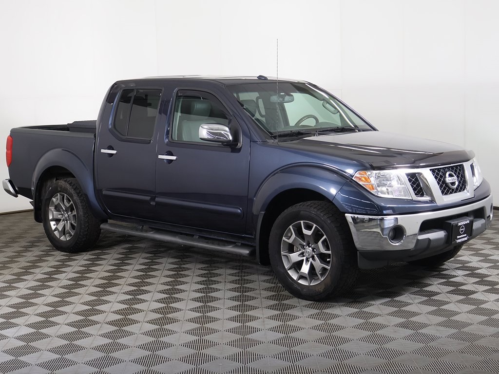 2015 Nissan Frontier SL photo 2