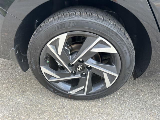 2025 Hyundai Elantra SEL Sport photo 17