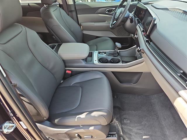 2026 Kia Carnival EX photo 12