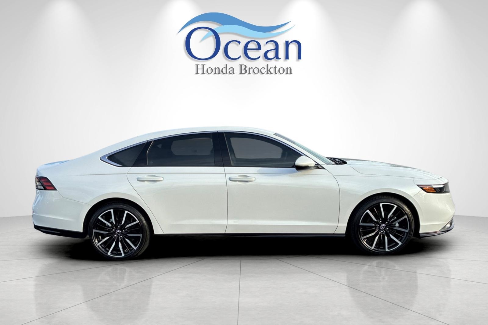 2024 Honda Accord Hybrid Touring photo 2