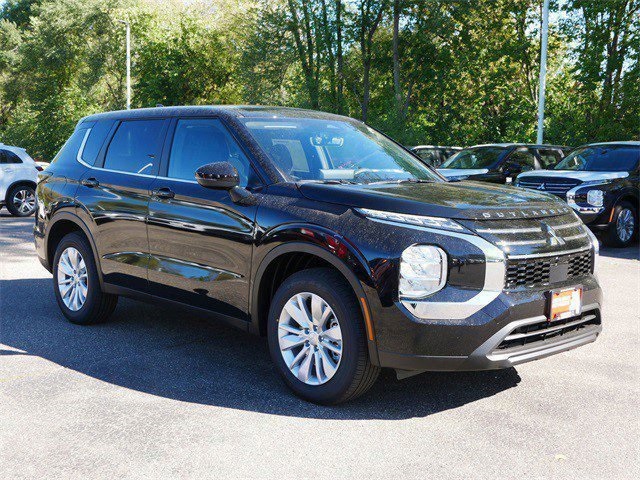 2025 Mitsubishi Outlander ES's photo