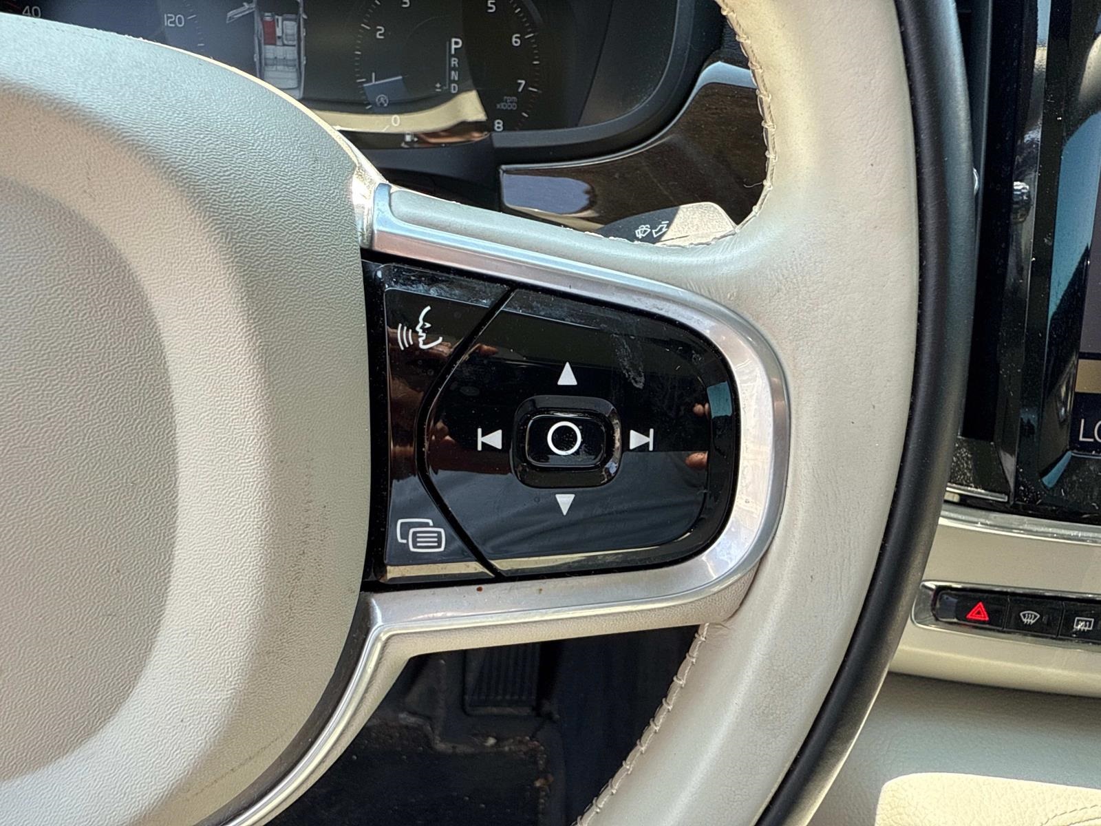 2018 Volvo S90 T6 Momentum photo 15