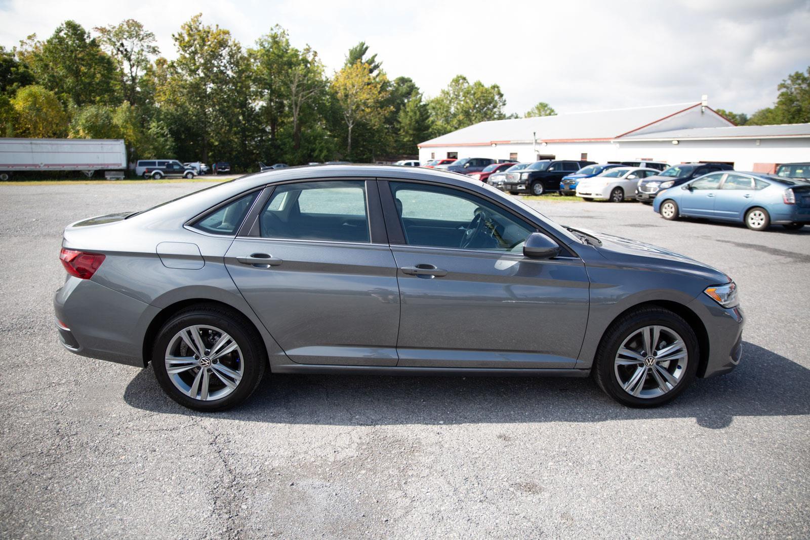 2024 Volkswagen Jetta SE photo 2