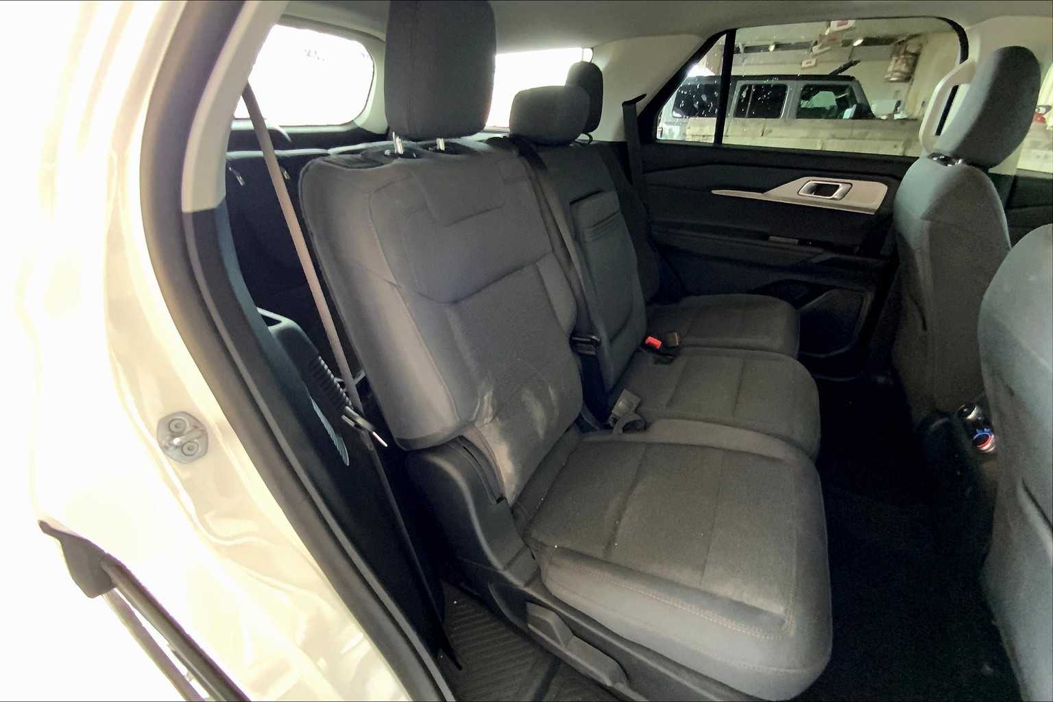 2025 Ford Explorer photo 16