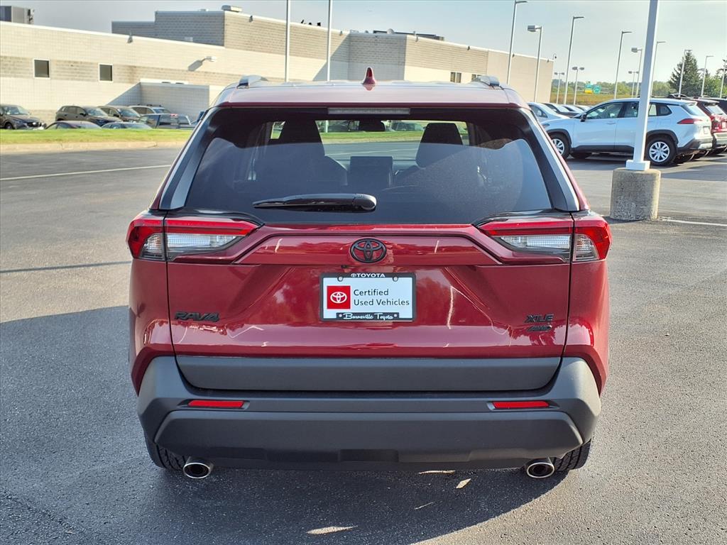 2022 Toyota RAV4 XLE photo 4