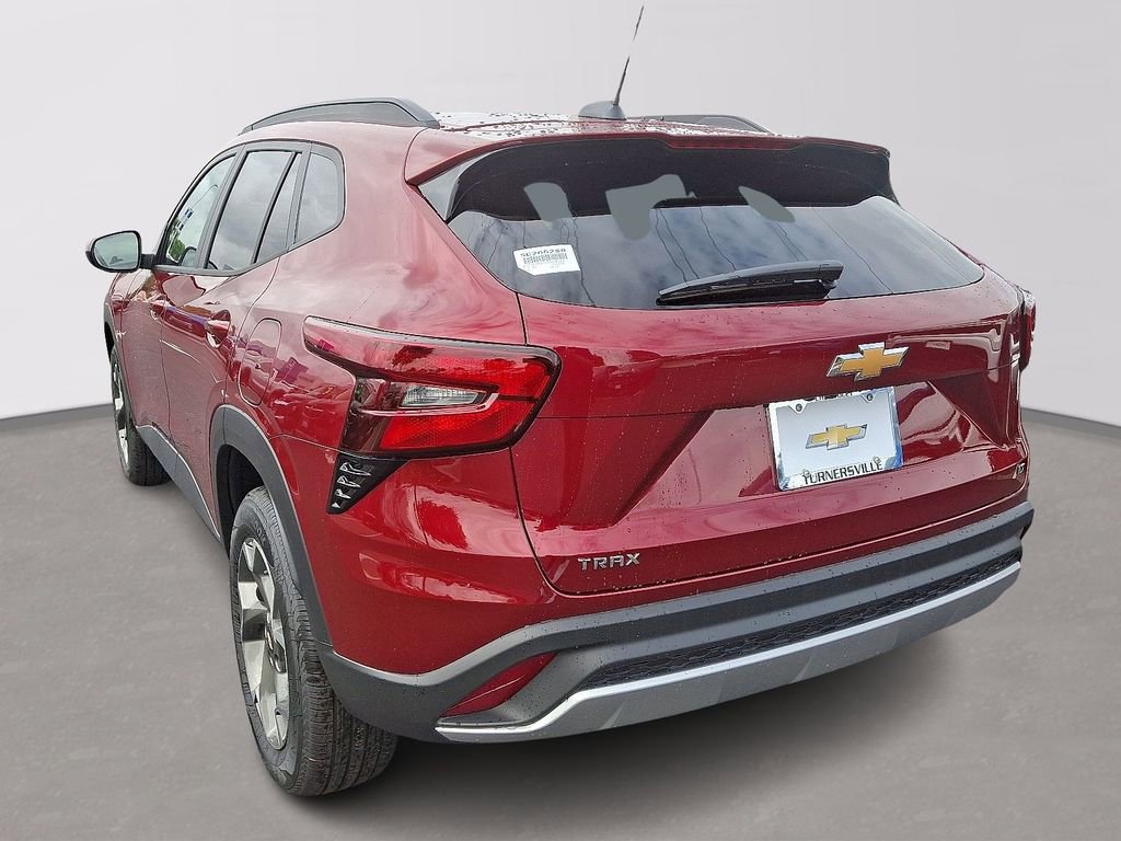 2025 Chevrolet Trax LT photo 3