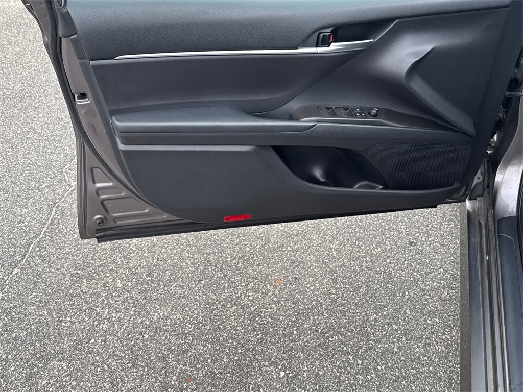 2021 Toyota Camry LE photo 9