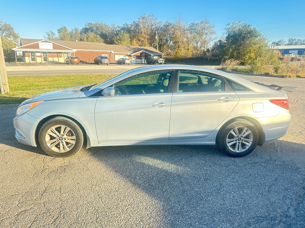 2013 Hyundai Sonata GLS photo 2
