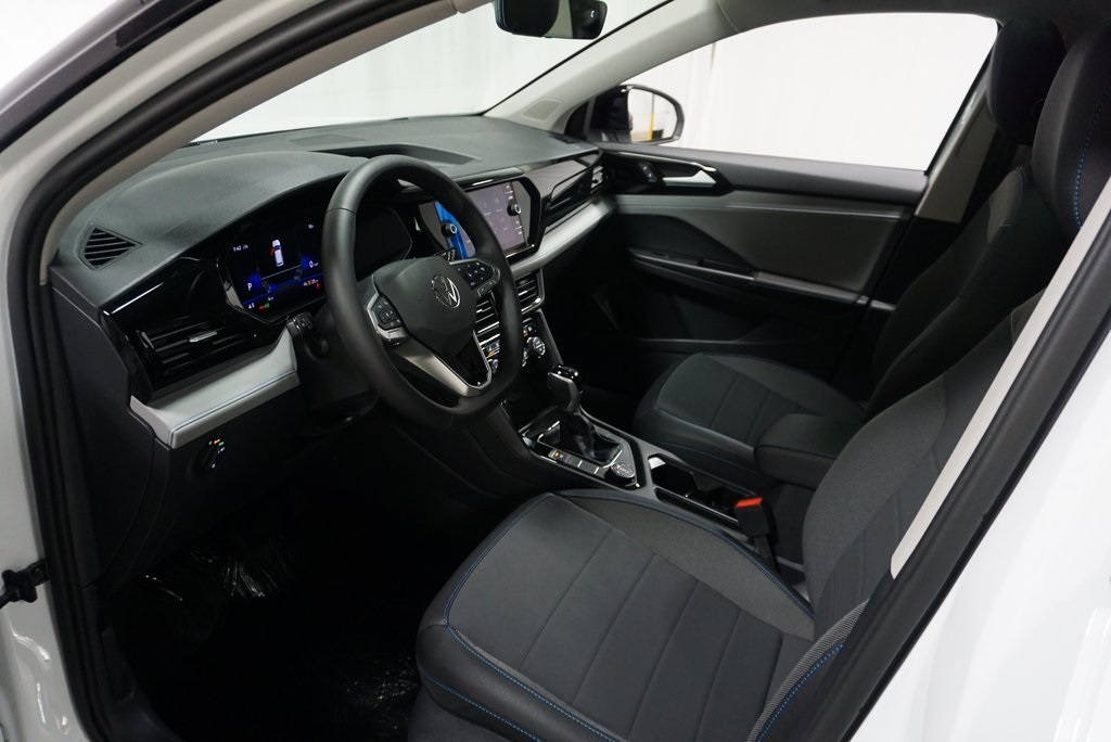2025 Volkswagen Taos SE photo 4