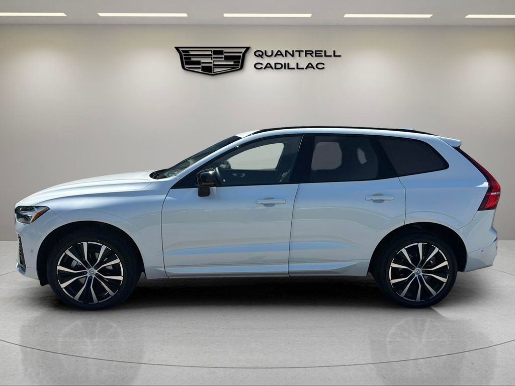 2025 Volvo XC60 B5 Plus photo 3