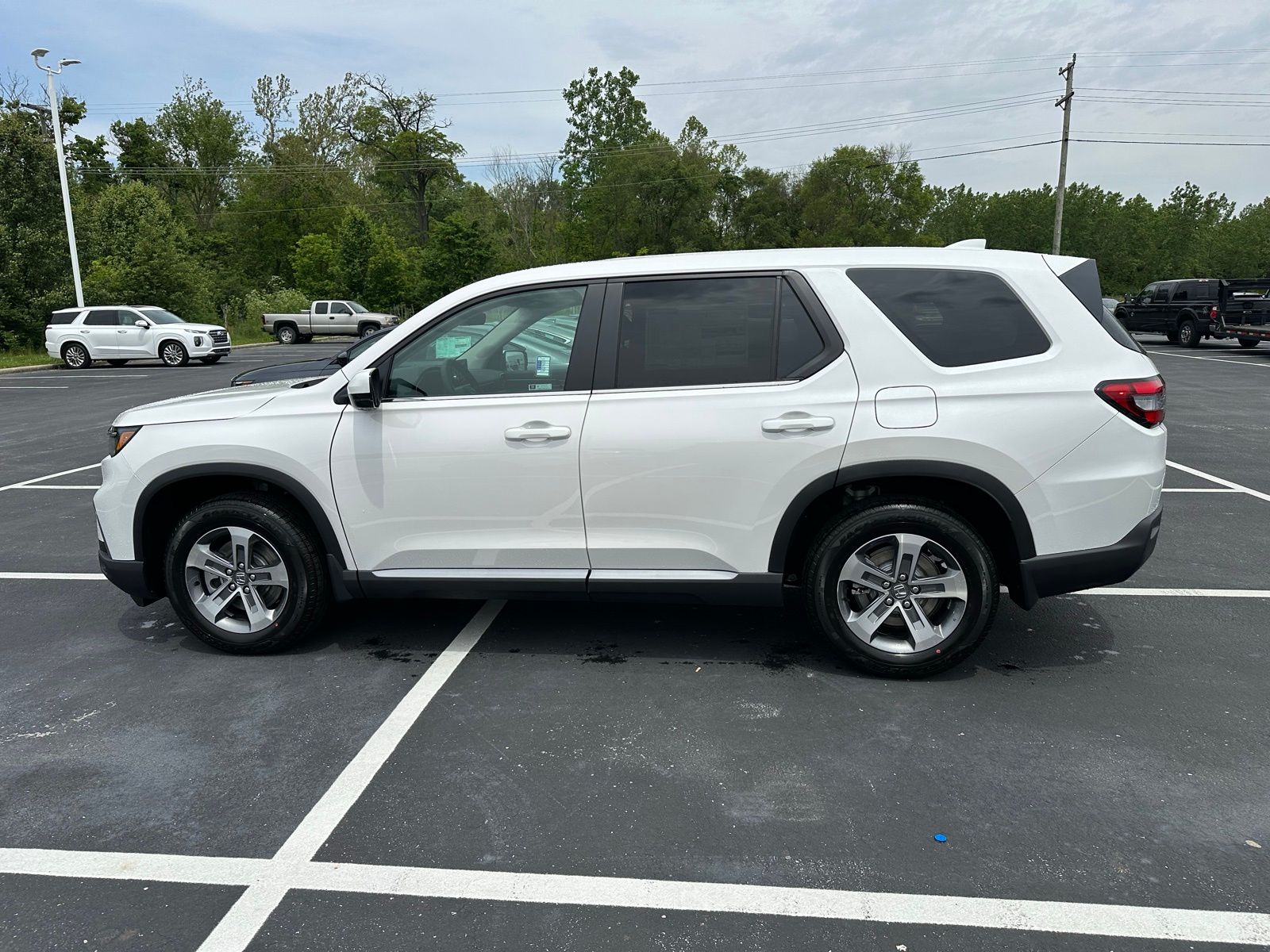 2025 Honda Pilot EX-L photo 2