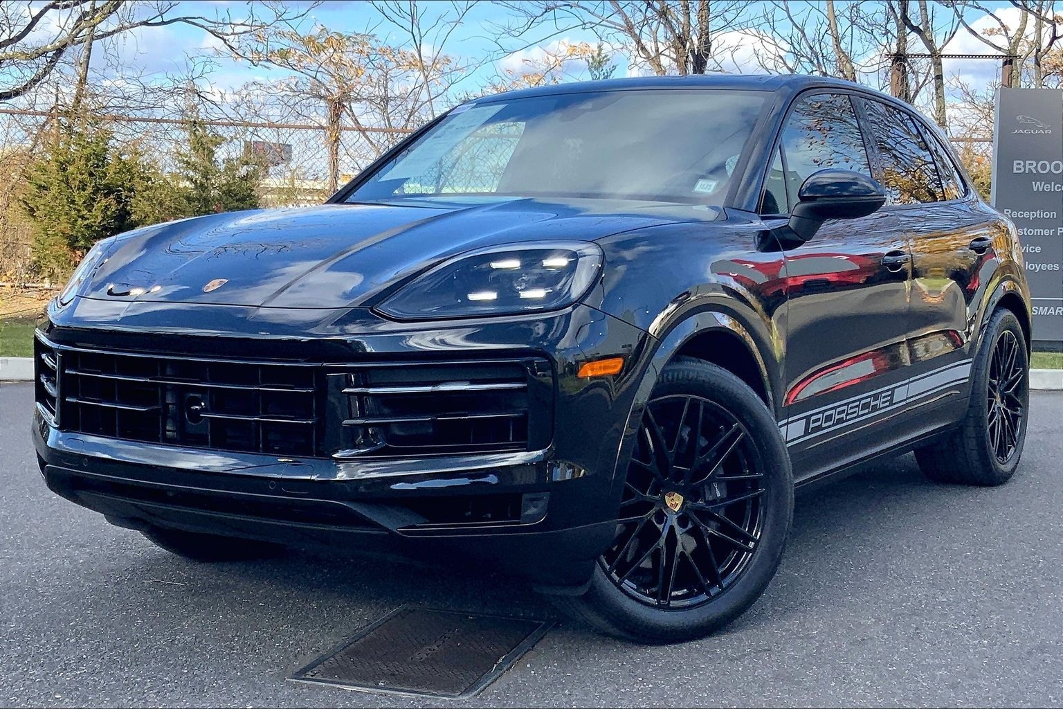 2024 Porsche Cayenne Base's photo