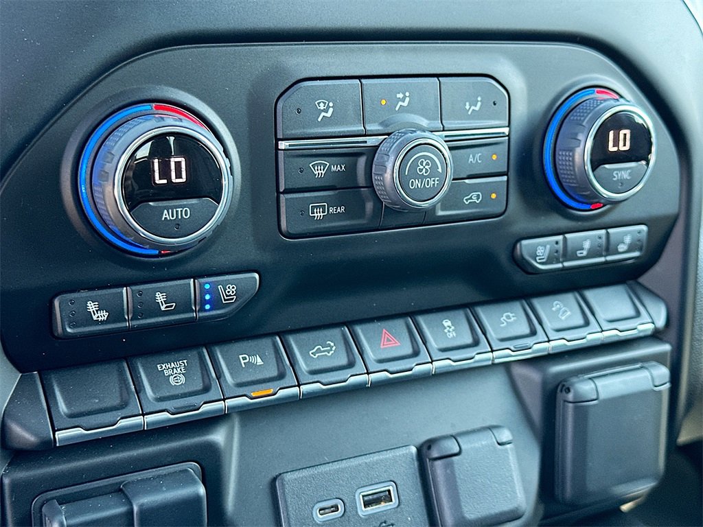 2022 Chevrolet Silverado 3500HD LTZ photo 9