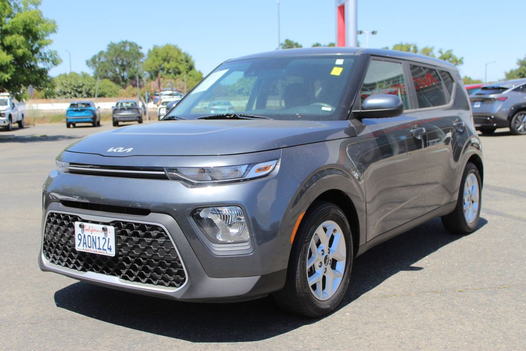 2022 Kia Soul LX photo 2