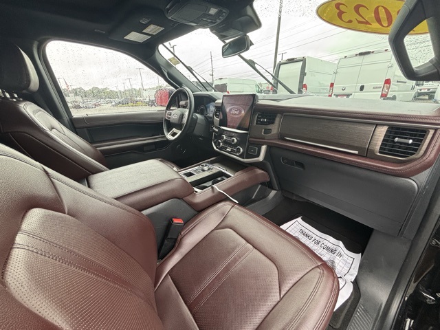 2023 Ford Expedition MAX Limited photo 3