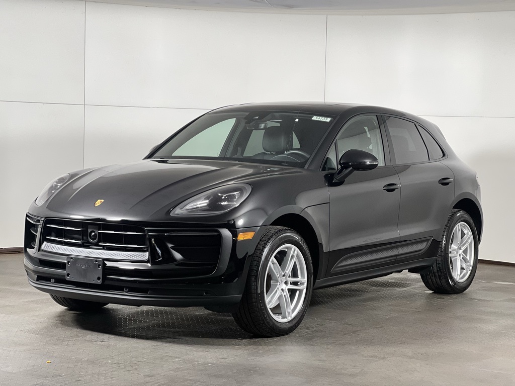 2025 Porsche Macan's photo