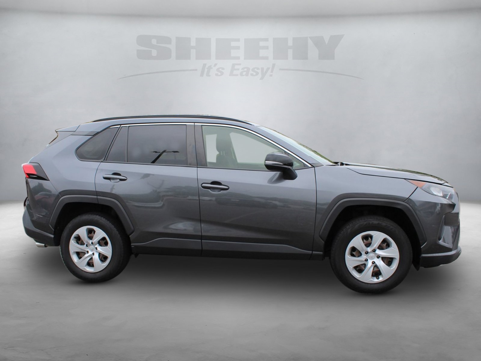 2019 Toyota RAV4 LE photo 11