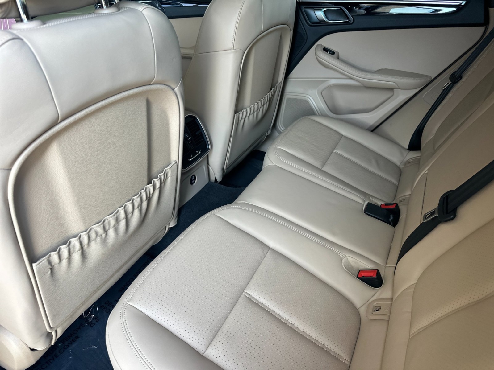 2025 Porsche Macan T photo 8