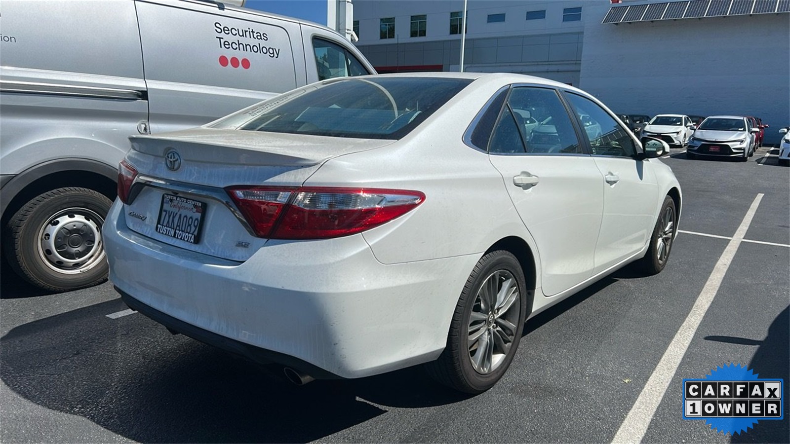 2017 Toyota Camry XLE XSE photo 2
