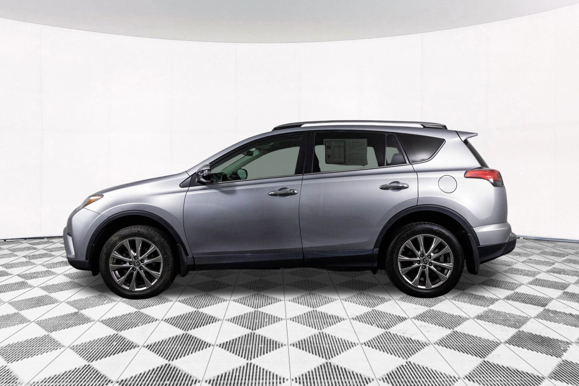 2018 Toyota RAV4 Limited Platinum photo 3