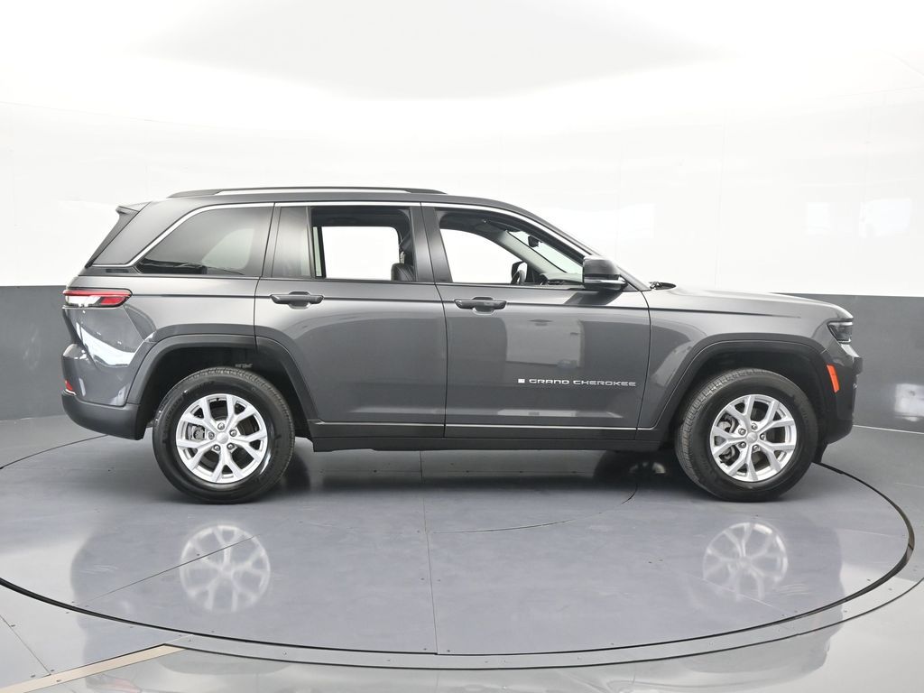 2023 Jeep Grand Cherokee Limited photo 4