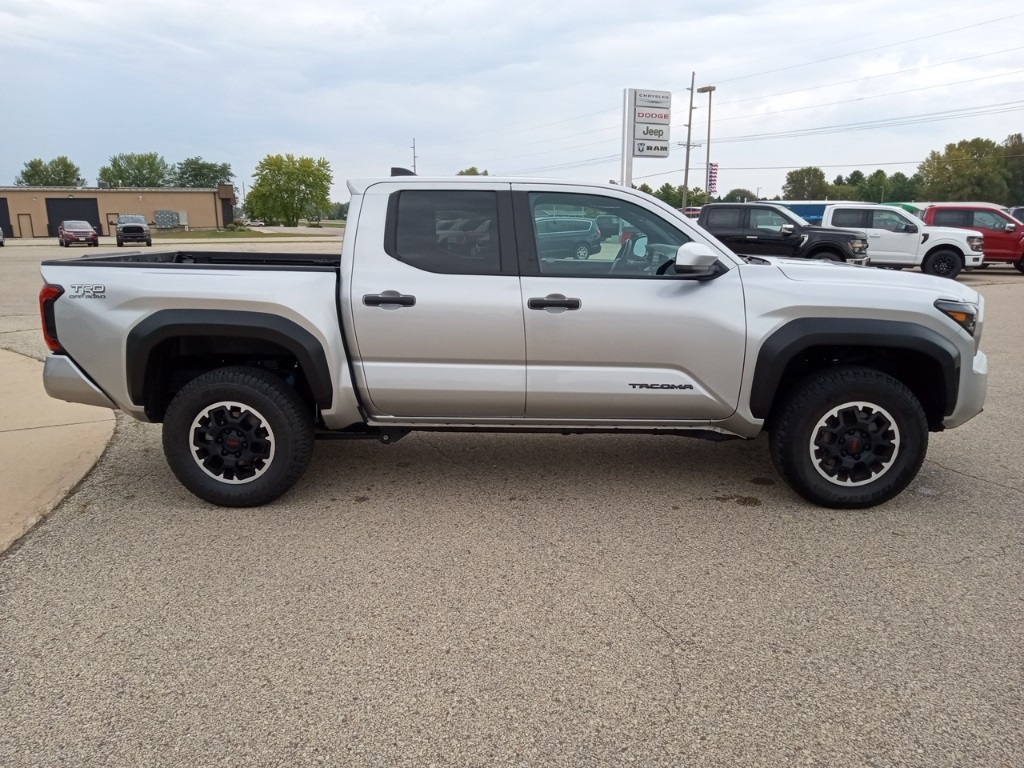 2024 Toyota Tacoma TRD Off-Road photo 5