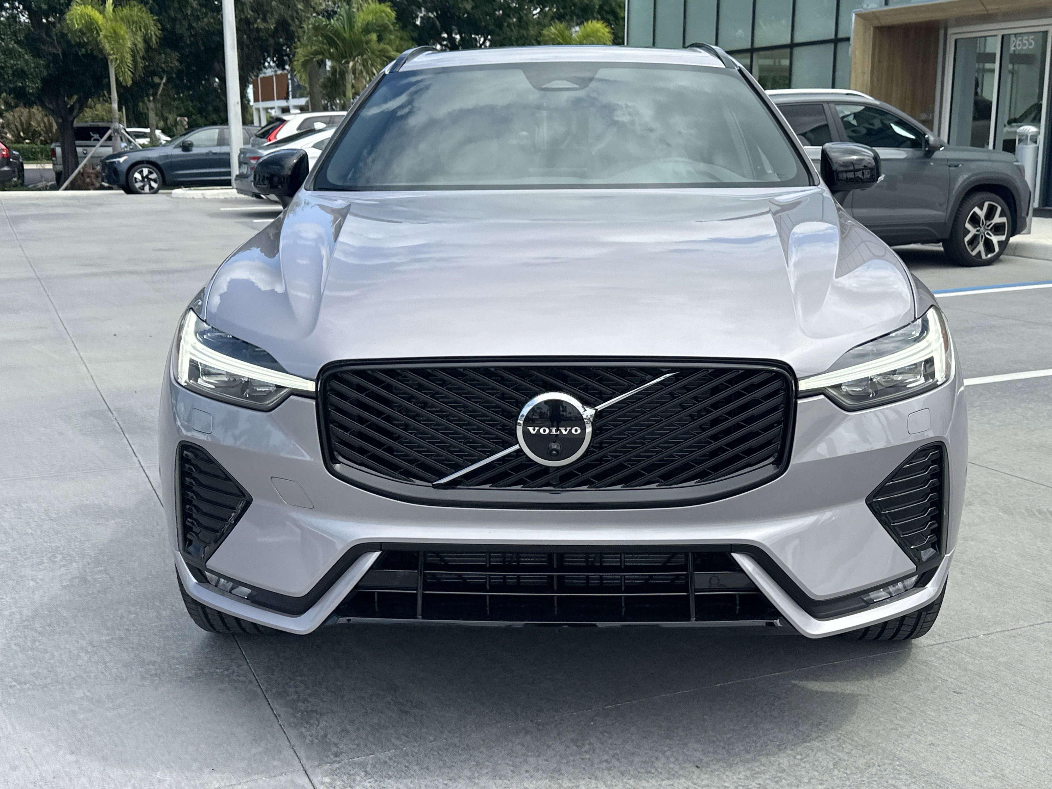 2026 Volvo XC60 B5 Plus photo 2
