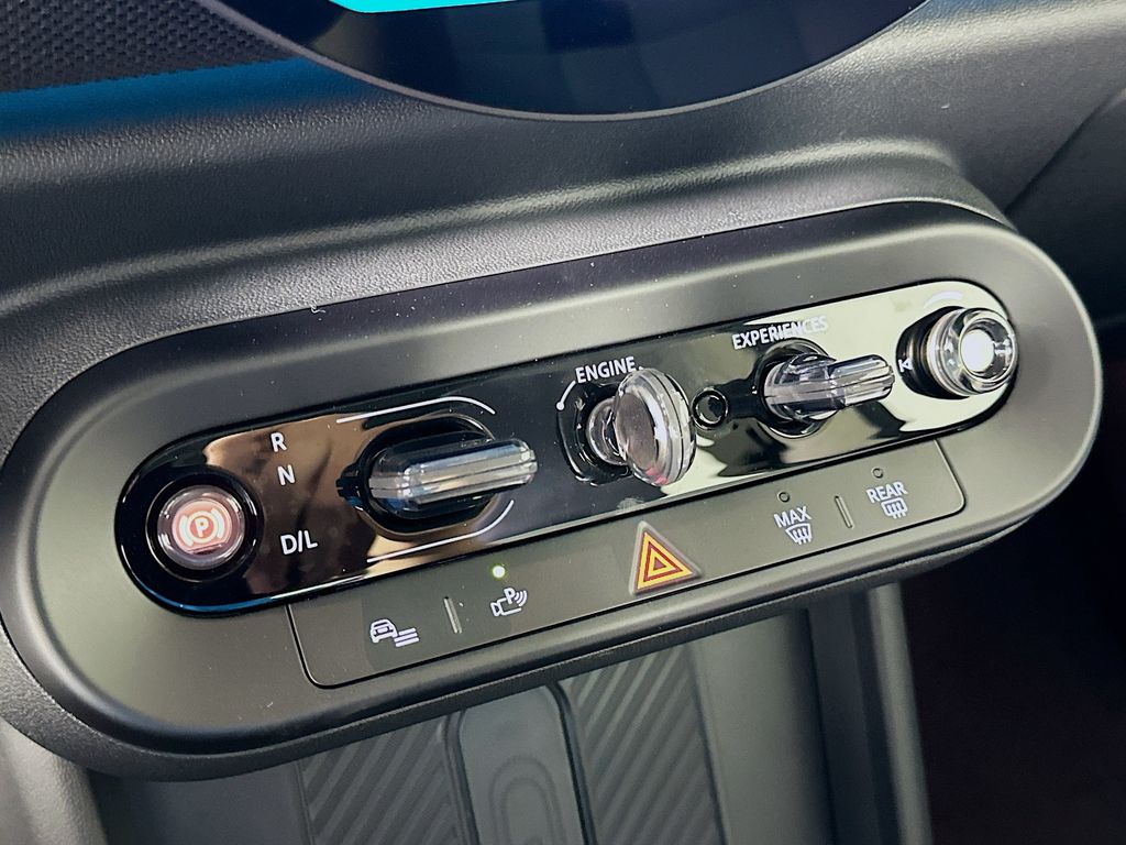 New 2025 White MINI Iconic image 15