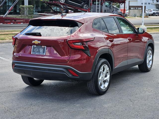 2024 Chevrolet Trax LS photo 2