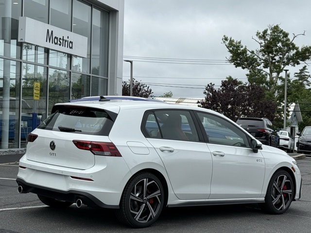 2025 Volkswagen Golf GTI SE photo 2