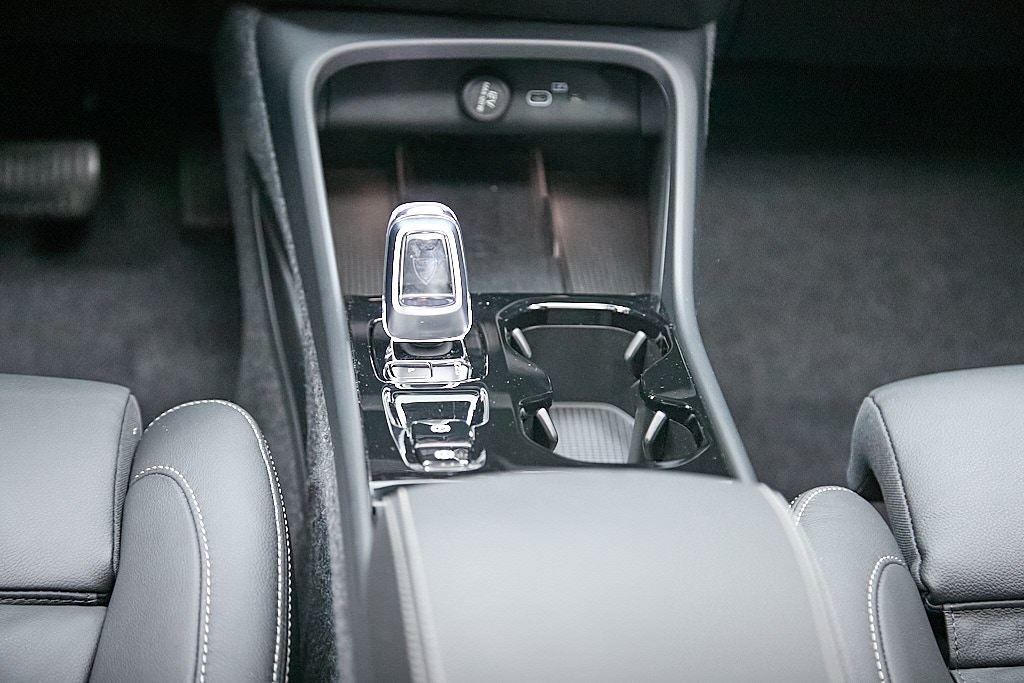 2026 VOLVO XC40 - Image 28