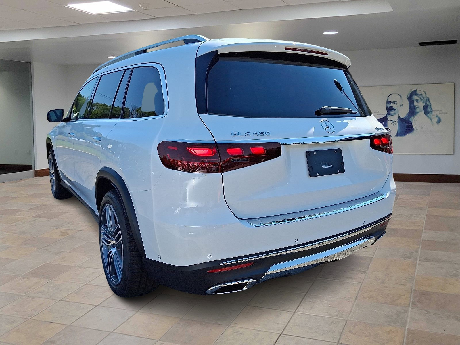 2026 Mercedes Benz GLS 450 4MATIC photo 3