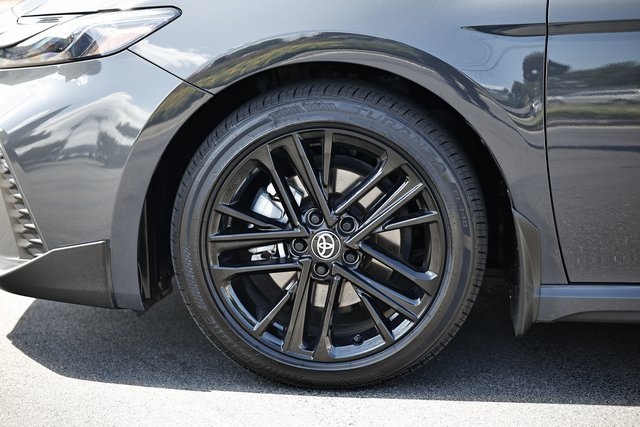 2025 Toyota Camry SE photo 3