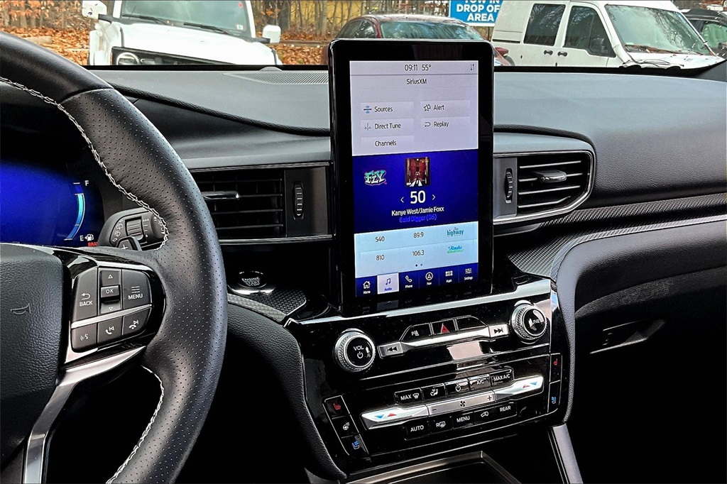 2023 Ford Explorer ST photo 17
