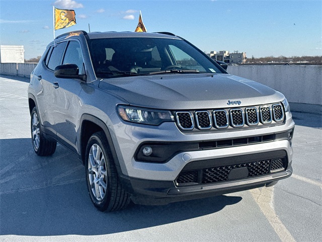 2023 Jeep Compass Latitude Lux Altitude photo 2