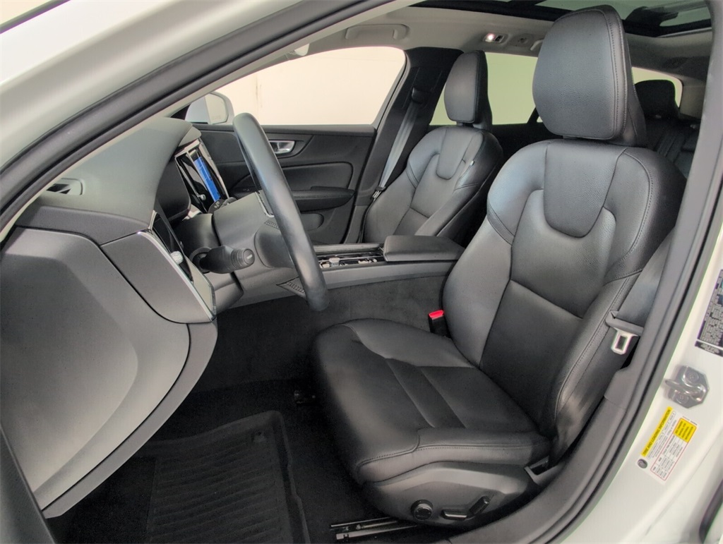 2021 Volvo V60 Cross Country T5 photo 5